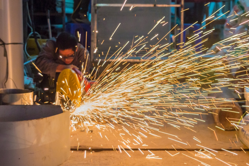 coiffure-BERRE LES ALPES-min_work-man-workshop-steel-equipment-metal-496138-pxhere.com